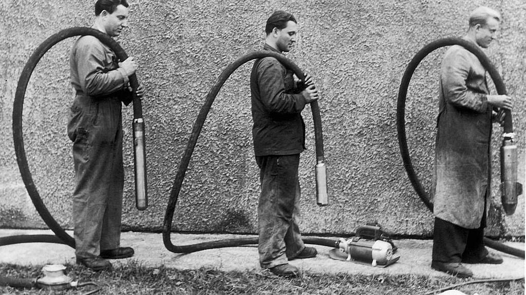 威克诺森首台插入式振动器的历史照片。