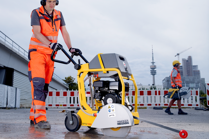 Gasoline-driven floor saw BFS735 in construction site use