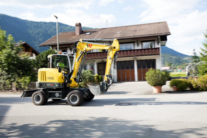 Wheeled Excavator EW65