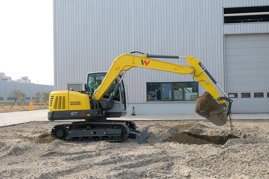 Tracked Conventional Excavator ET75