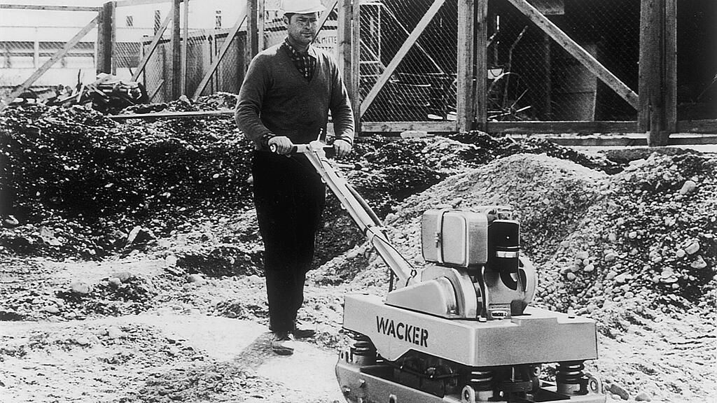 First reversible vibratory plate DVU in application.